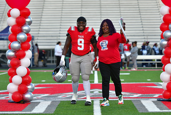 10.21.22 Senior Night-37