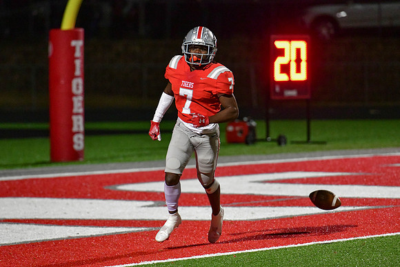 10.21.22 Senior Night-404