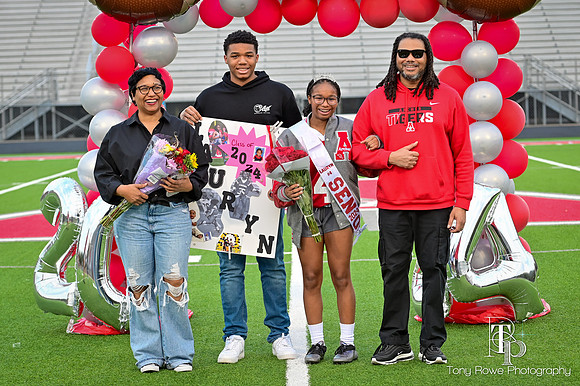 11.09.23 Flag Senior Night-12-2