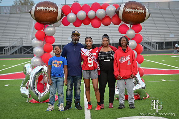 11.09.23 Flag Senior Night-38